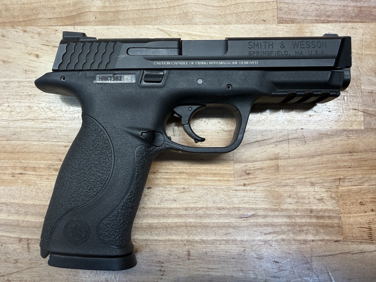 PRE-OWNED SMITH & WESSON M&P40