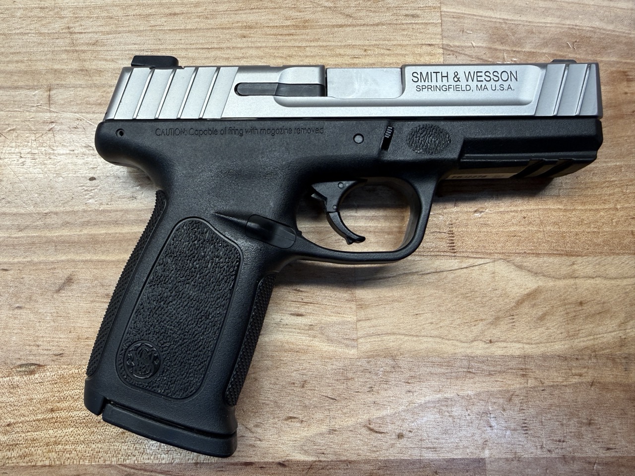 PRE-OWNED SMITH & WESSON SD-40 VE